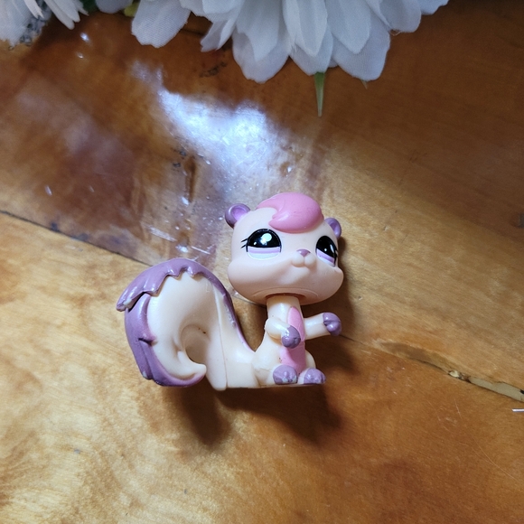 Littlest Pet Shop LPS #1601 Squirrel Yellow Purple Pink Eyes 2007 B - Picture 9 of 11